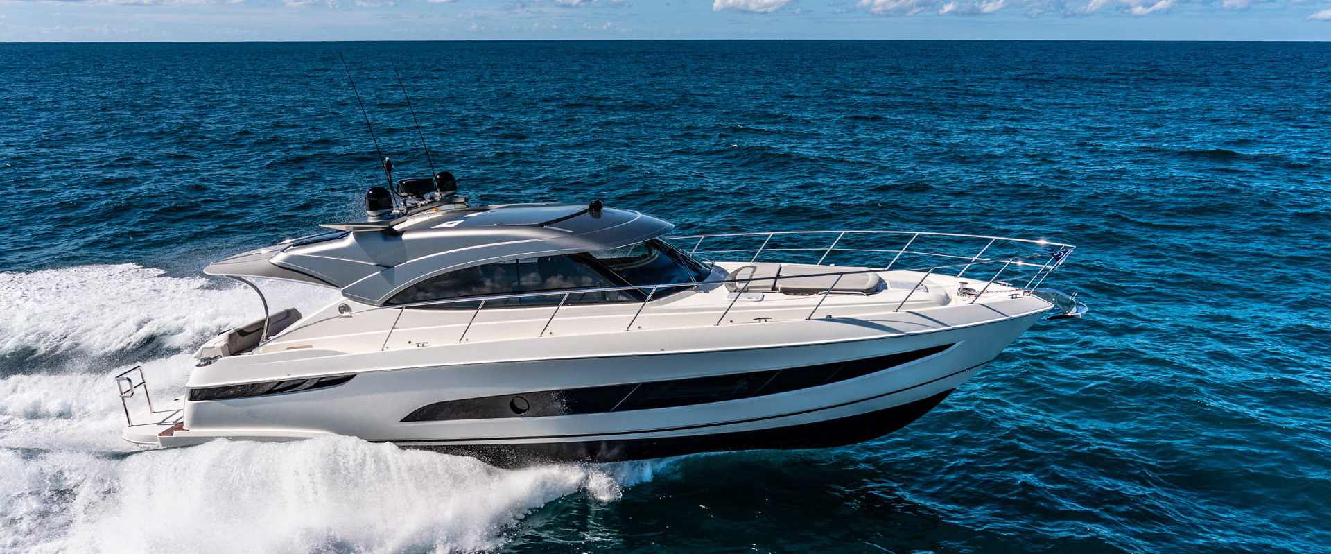 4800 SPORT YACHT