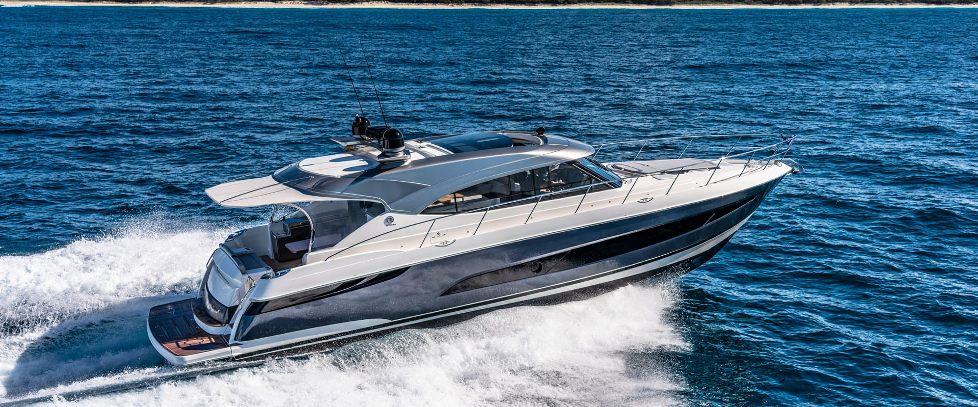 5400 SPORT YACHT