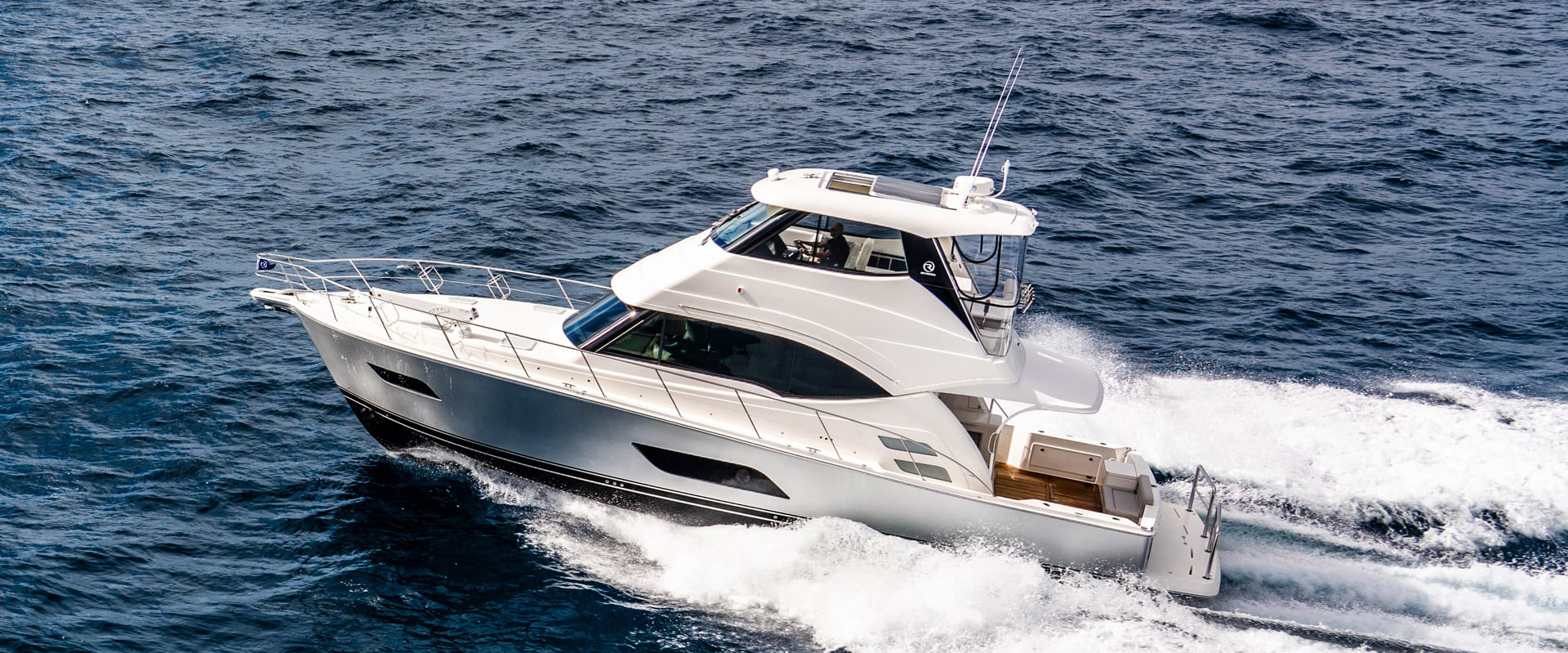 54 ENCLOSED FLYBRIDGE