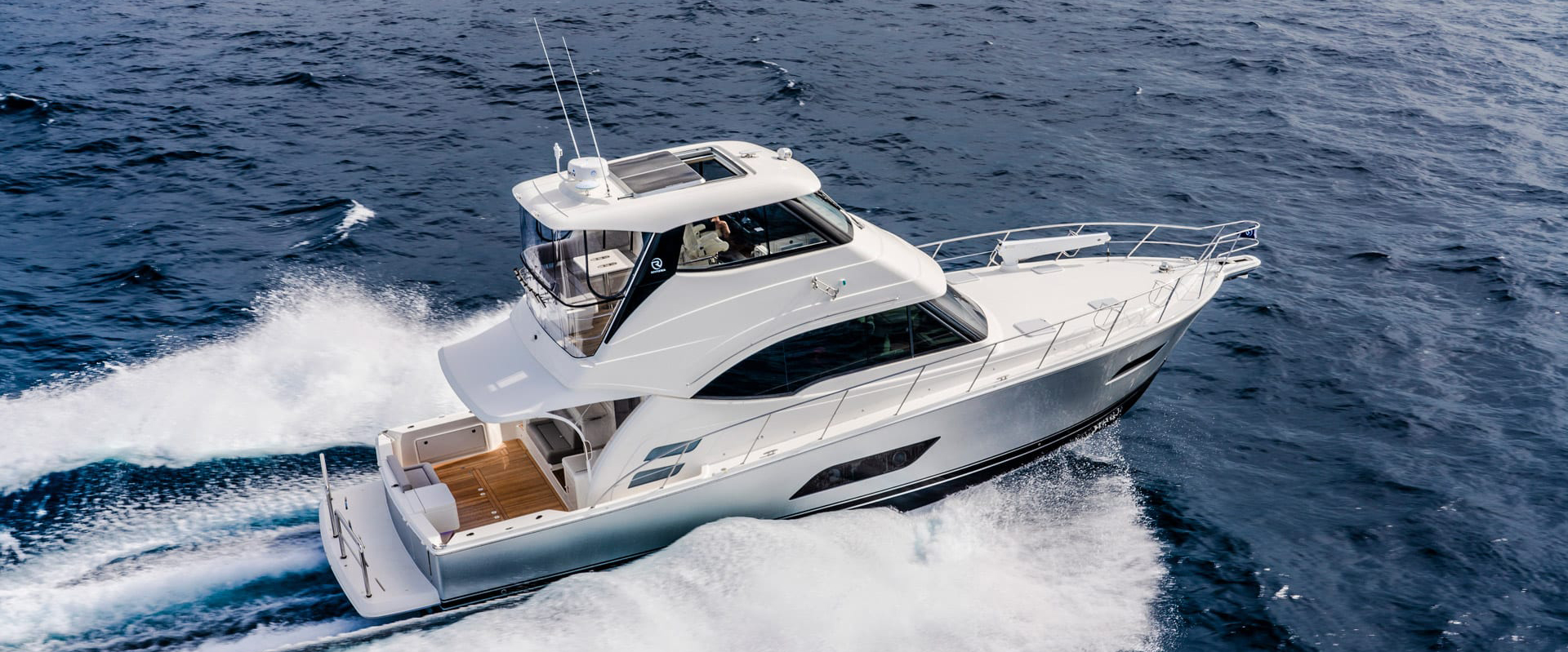 54 ENCLOSED FLYBRIDGE