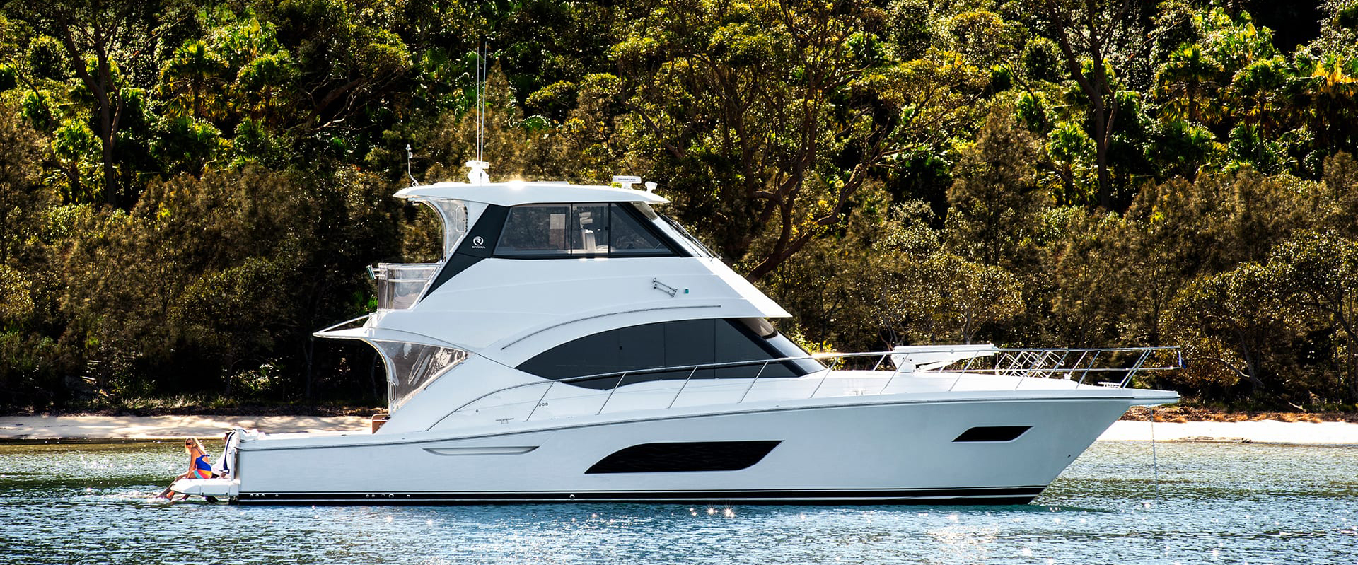 57 ENCLOSED FLYBRIDGE