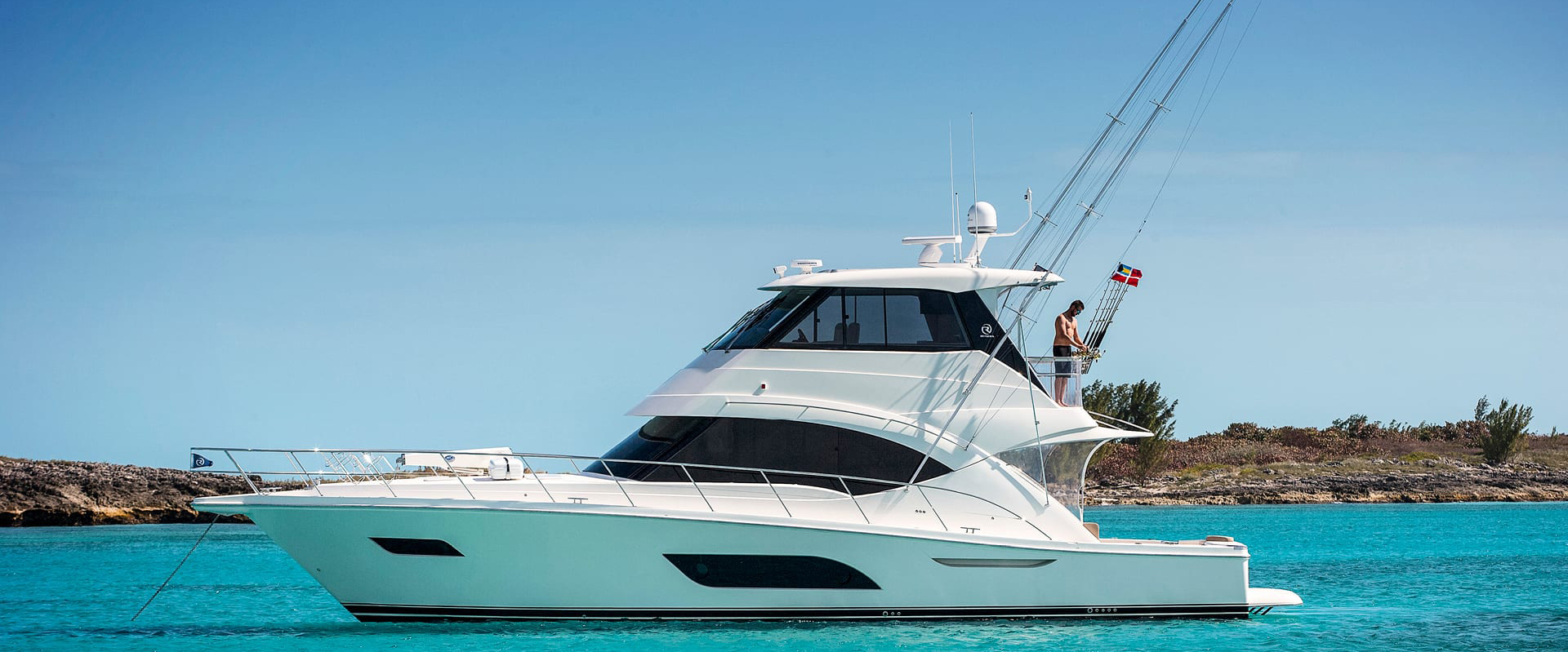 57 ENCLOSED FLYBRIDGE