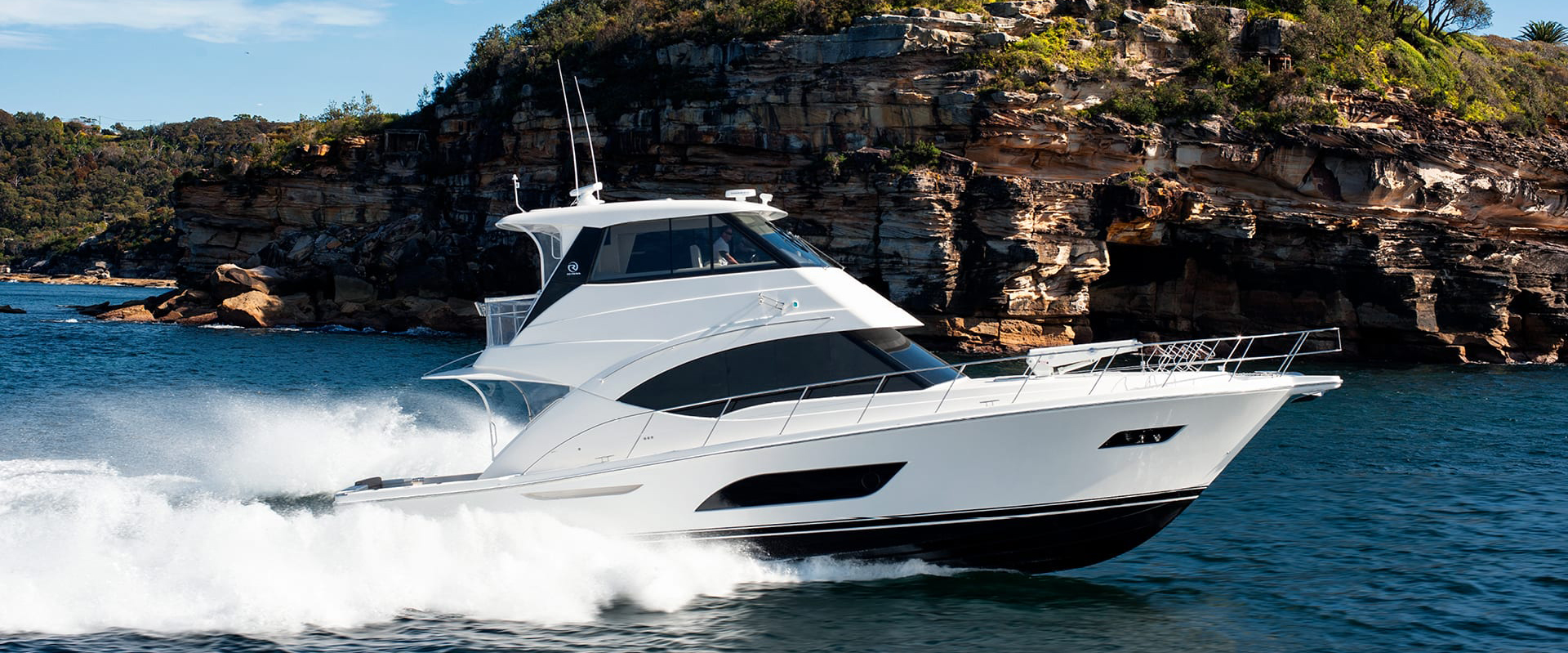 57 ENCLOSED FLYBRIDGE