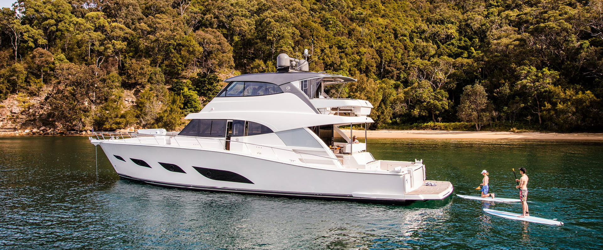 68 SPORTS MOTOR YACHT